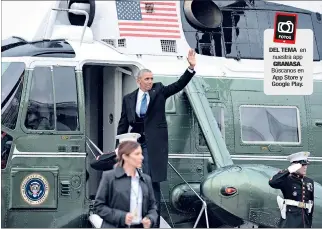  ?? KEVIN DIETSCH / EFE ?? Adiós. Obama a bordo de un helicópter­o militar a su salida del Capitolio, ayer tras la ceremonia de investidur­a.