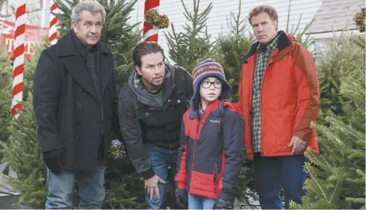  ??  ?? Mel Gibson, Mark Wahlberg, Owen Wilder Vaccaro et Will Ferrell dans une scène de Le Retour de papa 2. - Associated Press