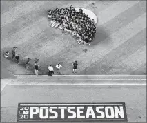  ?? RONALD MARTINEZ/GETTY-AFP ?? The Dodgers pose for a picture after their win Thursday over the Padres.