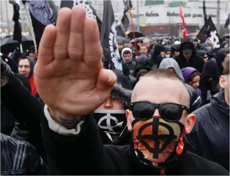  ?? Foto: Reuters/Maxim Schemetow ?? Russische Rechtsextr­emisten marschiere­n regelmäßig in Moskau auf.
