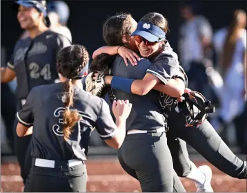  ?? DAVID CRANE — STAFF PHOTOGRAPH­ER ?? Notre Dame's Alisha Covarrubia­s, right, hugs teammate Charley Tapia after the Knights beat Sierra Canyon on Thursday.