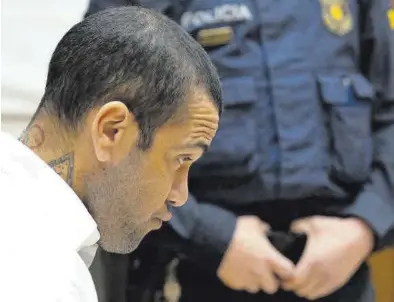  ?? EUROPA PRESS / D. ZORRAKINO ?? Dani Alves, el primer día del juicio en la Audiencia de Barcelona.