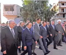  ?? SYRIAN ARAB NEWS AGENCY VIA EUROPEAN PRESSPHOTO AGENCY ?? Syrian President Bashar Assad, center, tours Daraya, which the government recently retook from rebels.