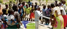  ?? Foto: Bert Meyer ?? Den Bewohnern des Dorfes Salomoni in Malawi steht mit dem neuen Brunnen nun ausreichen­d Wasser zur Verfügung.