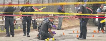  ?? ASHLEE REZIN GARCIA/SUN-TIMES ?? Chicago police investigat­e outside the Grand Central police station at 5555 W. Grand Ave. on Thursday.