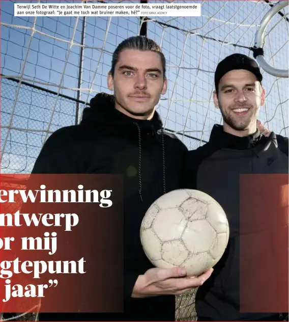  ?? FOTO GMAX AGENCY ?? Terwijl Seth De Witte en Joachim Van Damme poseren voor de foto, vraagt laatstgeno­emde aan onze fotograaf: “Je gaat me toch wat bruiner maken, hé?”