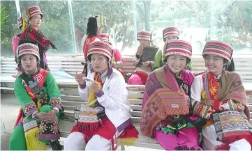  ??  ?? Ethnic Yi ladies of Yunnan.