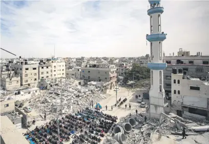 ?? Picture: EPA-EFE ?? QUIET TIME. Palestinia­ns perform Friday prayers next to the rubble of the Al-Farooq Mosque, days after it was destroyed in an Israeli airstrike on Rafah, southern Gaza Strip, yesterday.