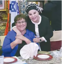  ?? (Sarah Davidovich) ?? RABBANIT BRURIA ZVULUNI (right) with Miriam Peretz.