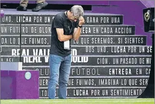  ?? CESAR MANSO / AFP ?? El entrenador del Barcelona, Quique Setién, el pasado sábado en Valladolid