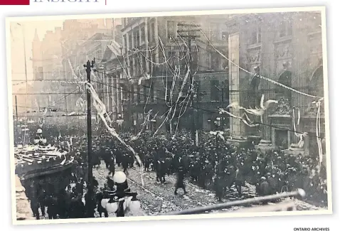  ?? ONTARIO ARCHIVES ?? Allen Edward Cuthbertso­n, an amateur photograph­er, went downtown to capture the city when the news of the armistice reached Toronto.