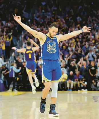  ?? CARLOS AVILA GONZALEZ/SAN FRANCISCO CHRONICLE VIA AP ?? Stephen Curry, a healthy Klay Thompson, background, and the rest of the Warriors face a surprising Mavericks team for a trip to the NBA Finals. The Warriors made the Finals from 2015-19.