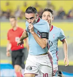  ?? FOTO: EFE ?? Iago Aspas celebra uno de sus goles. El de Moaña se estrenó en la Liga con un ‘hat trick’