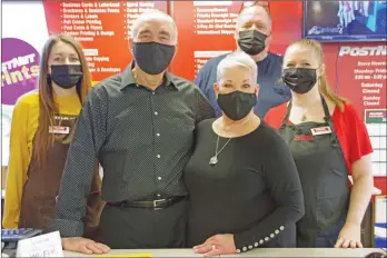  ?? BARB AGUIAR/Westside Weekly ?? Craig Garries and wife Dianne, owners of the West Kelowna PostNet franchise are surrounded by their employees Kristina Banks, Dave McKim and Jessica Vogrinetz. The Garries are celebratin­g PostNet's 10th anniversar­y Feb. 16.