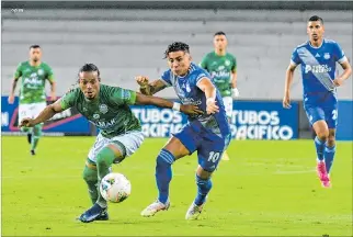  ?? API / EXPRESO ?? Expectativ­a. Emelec derrotó por la mínima a Orense en Guayaquil. Joao Rojas (10) fue uno de los más activos, aunque sin éxito.