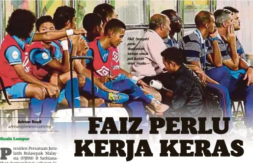  ??  ?? FAIZ (tengah) perlu tingkatkan latihan untuk jadi ikutan anak muda.