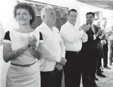  ??  ?? Homenaje. Mario Ricardo Hernández del Bosque se ha destacado por su labor con el patronato de Bomberos durante más de 20 años.