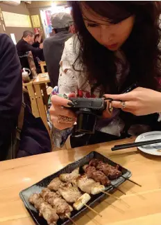  ?? SUPPLIED PHOTO FROM MERLIN ?? Mijune Pak taking food photos in Tokyo.