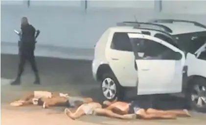  ?? ?? Captura de video.
Una imagen con cuerpos de los muertos en los choques con la Policía en Río.