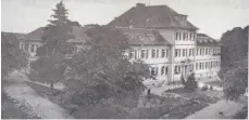  ?? REPRO: STADTCHRON­IK ?? So hat das 1878 bis 1969 bestehende Bezirkskra­nkenhaus Spaichinge­n ausgesehen.