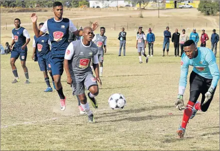  ?? Picture: MICHAEL PINYANA ?? IN THE PRESSURE-COOKER: NMMU Madibaz goalkeeper Xolani Myathaza is in a desperate bid to stop a Bizana Pondo chiefs player during the SAB League playoffs in Alice, as teammates watch anxiously