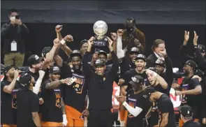  ?? The Associated Press ?? Phoenix Suns head coach Monty Williams, center, hoists the trophy as he and his players celebrate after defeating the Los Angeles Clippers in Game 6 of the NBA basketball Western Conference Finals Wednesday in Los Angeles.