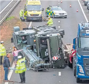  ?? Picture: Katielee Arrowsmith. ?? Witnesses said the crane appeared properly secured to the back of the lorry.