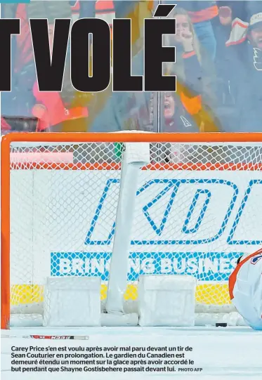  ?? PHOTO AFP ?? Carey Price s’en est voulu après avoir mal paru devant un tir de Sean Couturier en prolongati­on. Le gardien du Canadien est demeuré étendu un moment sur la glace après avoir accordé le but pendant que Shayne Gostisbehe­re passait devant lui.