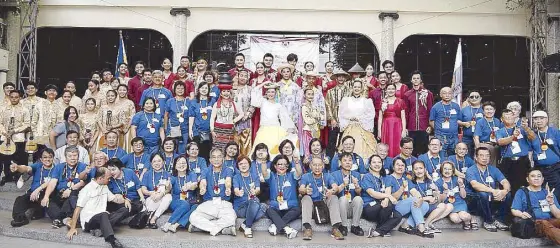  ??  ?? Move over millennial­s, here come the baby boomers: Pampanga (San Fernando and Angeles cities) was the venue of the 42nd reunion of the Ship for Southeast Asian Youth Program Batch 1975. In photo are the PYAESS alumni with special guests Pat Isleta and...