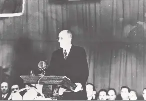  ?? Hearst Connecticu­t Media ?? Homer Cummings, a longtime Stamford mayor and U.S. District Attorney, speaks at a Democratic rally at Stamford High School in 1936.