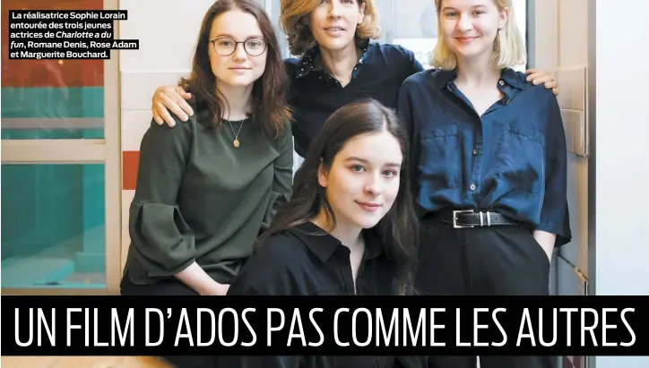  ??  ?? La réalisatri­ce Sophie Lorain entourée des trois jeunes actrices de Charlotte a du fun, Romane Denis, Rose Adam et Marguerite Bouchard.