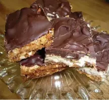  ?? MARY ANN ESPOSITO / BOSTON HERALD ?? TASTY TREAT: Decadent Coconut Chocolate Bars are a sweet treat for your Valentine’s Day sweetie.