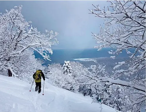  ??  ?? Pente douce, neige fraîche et abondante : quel spectacle… © Yvan Estienne