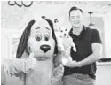  ?? BRETT HUFZIGER/COURTESY ?? Clinton Kelly, with his dog Mary and Humane Society mascot, Digger, prepare for the Walk for the Animals.