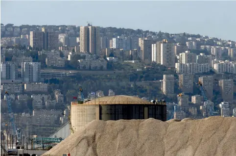  ?? (Reuters) ?? THIS AMMONIA storage tank belongs to Haifa Chemicals, which announced on Wednesday it would be closing two plants and laying off 800 workers.