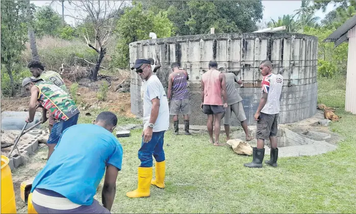  ?? Picture: SUPPLIED ?? Villagers work on repairing the Vanuavatu District School water tank.