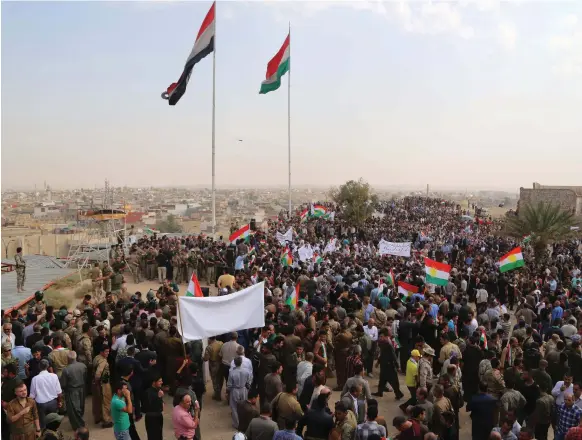  ?? AFP; EPA ?? Above, Iraqis gather in Kirkuk in support of the Kurdish independen­ce referendum. Left, Kurdish forces take part in a security operation in the city