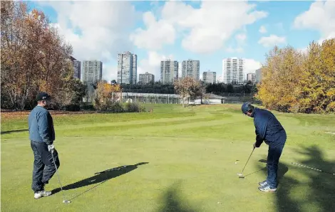  ?? RICK MACWILLIAM/EDMONTON JOURNAL/FILE ?? The 7th green at Victoria Golf Club. Julia LeConte favours this public course for its convenient location and camaraderi­e.