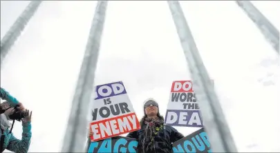  ?? ASTRID RIECKEN/THE WASHINGTON POST ?? Megan Phelps-Roper, formerly affiliated with the controvers­ial Westboro Baptist Church, protests during a military funeral at Arlington National Cemetery in 2010. She left the church and many members of her family behind to advocate for more...