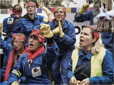  ??  ?? LET’S ROCK !_
Ci-dessus : Les flashmobbe­uses de la gare de l’Est, jamais en pause. Photo: Nicolas Cleuet
À droite : Les cygnes de l’Opéra de Paris interprète­nt le lac des danseuses. Ou l’inverse.