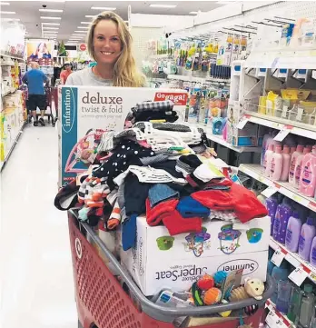  ??  ?? Caroline Wozniacki shops for Christmas gifts to deliver to a homeless shelter in Miami.