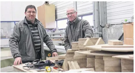  ??  ?? Thierry Bouchet (à gauche sur la photo) est venu développer son entreprise à Mauves.