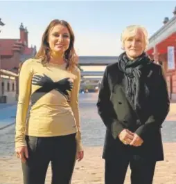  ?? // ABC/REDES ?? Andrea Levy junto a Glenn Close en el centro cultural Matadero. Abajo, la actriz cantando con Pablo López en el Palacio de Liria