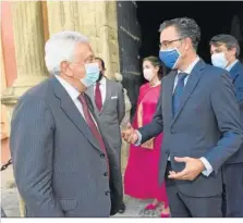  ??  ?? ● Francisco Herrero, presidente de la Cámara de Comercio de Sevilla, con Joaquín Segovia.