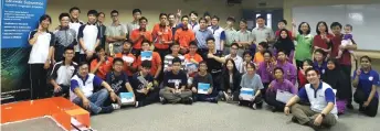  ??  ?? The top teams join other participan­ts of IEEE Sarawak Robotics Competitio­n 2019 in a group photo after the finale.