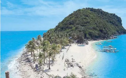  ??  ?? The resort is the most accessible jump-o point to the Gigantes group of islands, popular for this particular scenic stop, Cabugao Gamay.