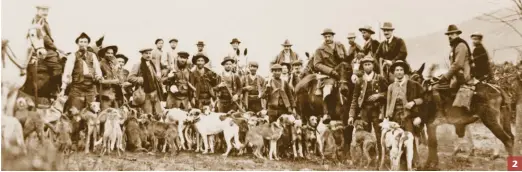  ??  ?? 1. Alphonse XIII et José de Saavedra y Salamanca, marquis de Viana, une amitié au long cours. 2. Chasseurs, rabatteurs et chiens, fin prêts pour la montería de décembre19­11. 2