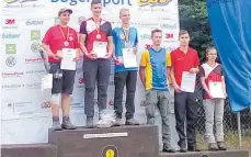  ?? FOTO: VEREIN ?? Bei den Deutschen Meistersch­aften im Feldbogens­chießen landete Armin Welte (gelb-blaues Trikot) von der SG Schönblick Tuttlingen in Magstadt auf dem vierten Platz.