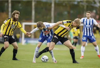  ?? FOTO: SEPPO SAMULI/LEHTIKUVA ?? ■ Honkas defensiv var solid mot ligaledand­e HJK.