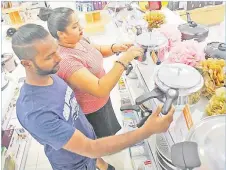  ?? Picture: ATU RASEA ?? Amitesh Raj and wife Moreen Lal of Nakasi check out the Premier brand of cookware at Courts Nakasi.